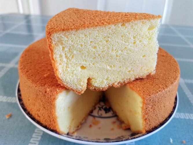 戚风蛋糕中间不熟能吃吗有毒吗？戚风蛋糕中间不熟能吃吗有毒吗图片