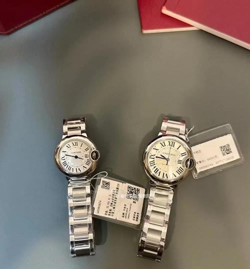 卡地亚蓝气球表面发黄还是发白?卡地亚蓝气球掉色吗