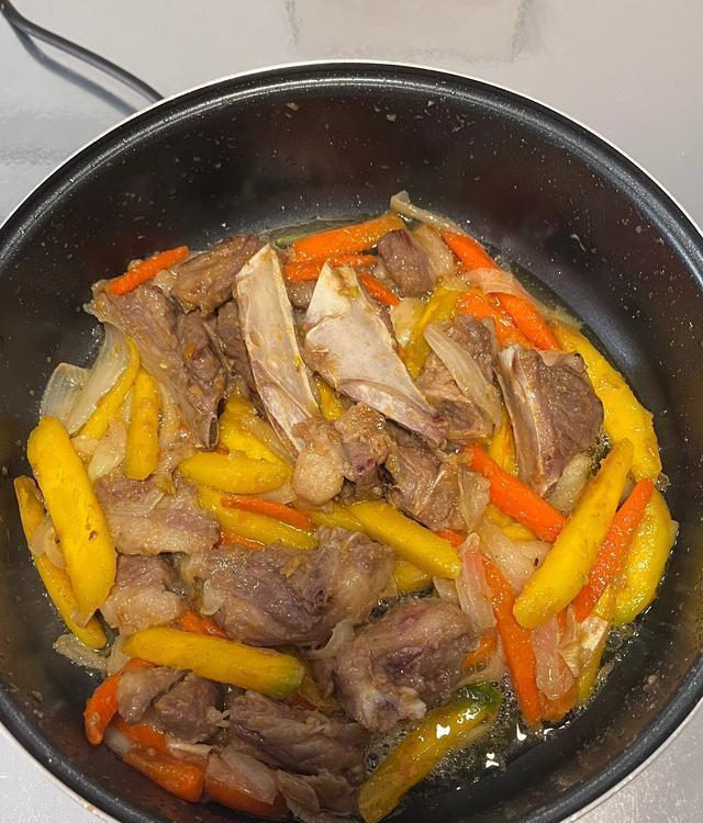 新疆羊肉抓饭正宗完美的做法,爱吃的小伙伴有口福了