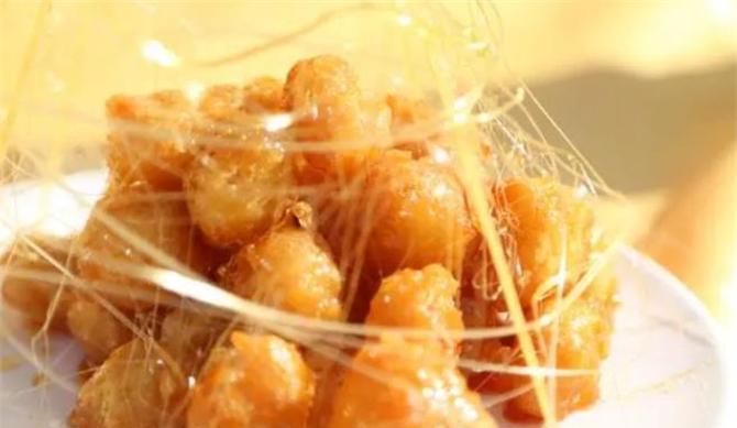 大厨教你做东北名菜拔丝白果,色泽金黄,口感酥香甜脆,好吃极了