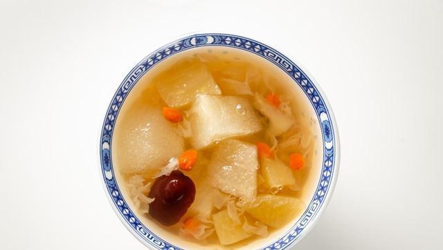 女人多喝这3碗汤,胜过敷面膜,由内而外水水嫩嫩