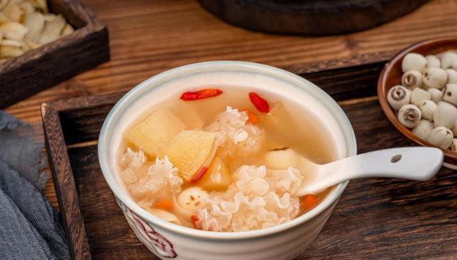 女人多喝这3碗汤,胜过敷面膜,由内而外水水嫩嫩