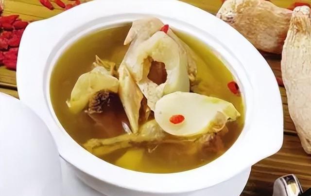 女人多喝这3碗汤,胜过敷面膜,由内而外水水嫩嫩