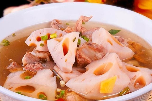 女人多喝这3碗汤,胜过敷面膜,由内而外水水嫩嫩