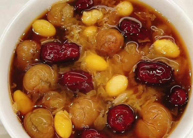 “老得慢”的女人,都爱吃它,暖宫又暖胃,皮肤白皙气色更红润