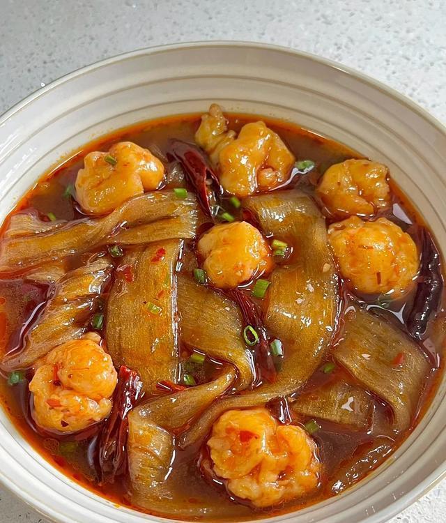 本来还想拒绝的，结果一锅都不够我吃