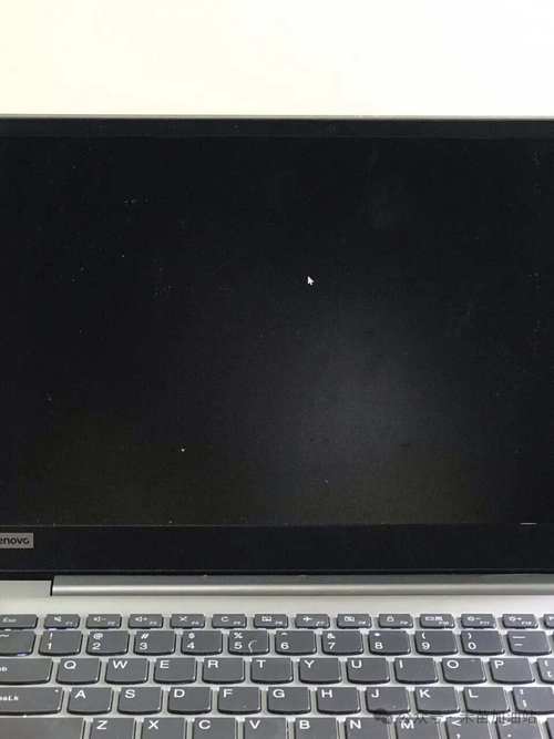 电脑开机选择正常启动后显示器黑屏?开机页面正常,启动后屏幕黑屏