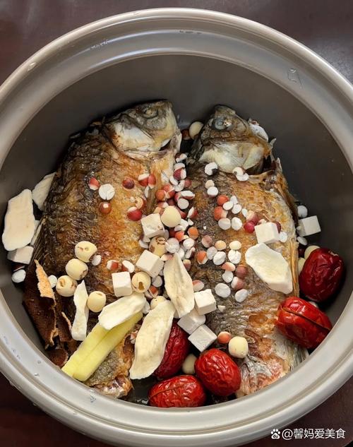 清炖鱼可以放玉米粒吗窍门?清炖鱼里面可以加什么菜吗