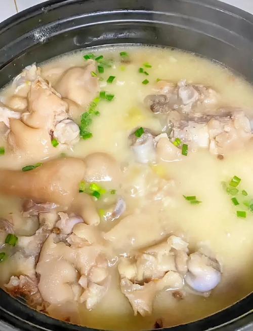 猪蹄炖西红柿豆腐怎么做?猪蹄汤和西红柿能一起吃吗?