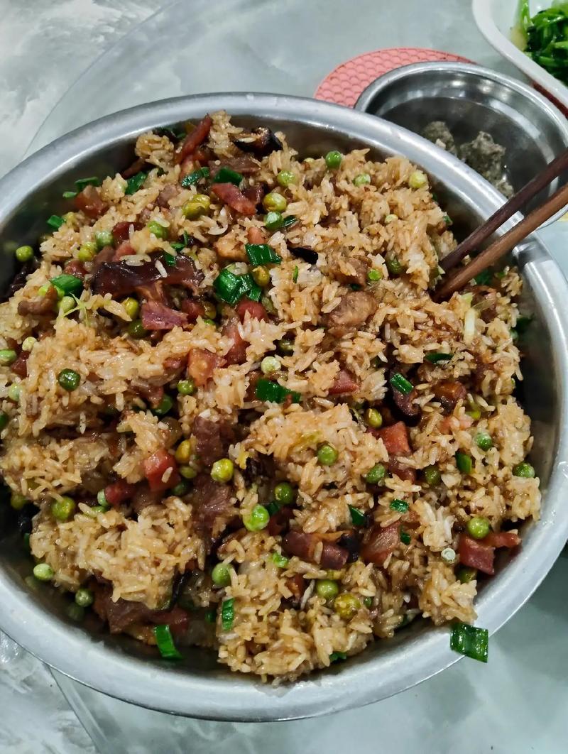 求江西萍乡糯米饭的做法？萍乡米饭食代电话号码