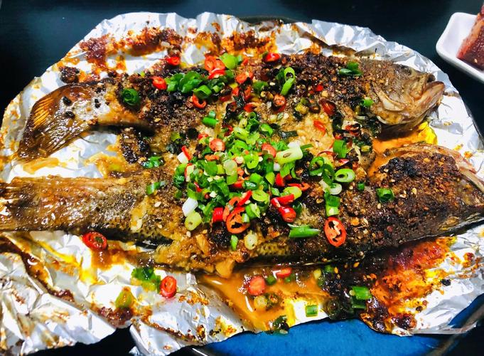 烤箱鲈鱼怎么做好吃窍门？烤箱烤鲈鱼的温度和时间