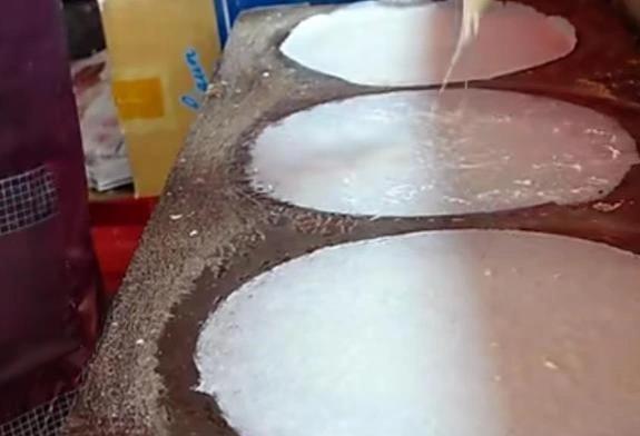 福建街头小吃火了，一张薄饼包万物，几十年的老味道咋这么香？