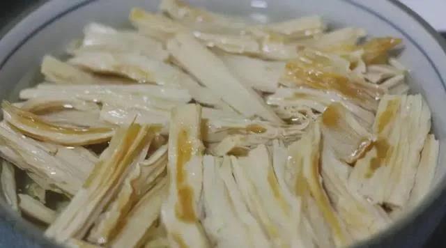 10分钟泡出饭店级腐竹,2个小妙招超实用,软嫩又筋道!