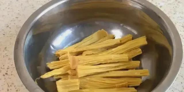 10分钟泡出饭店级腐竹,2个小妙招超实用,软嫩又筋道!