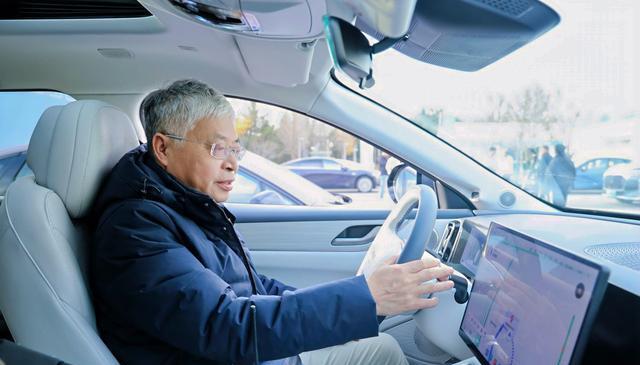 星途ET5荣获“第七届世界十佳智能汽车”称号