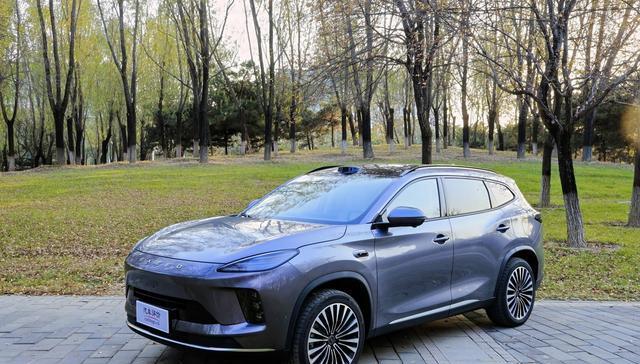 星途ET5荣获“第七届世界十佳智能汽车”称号