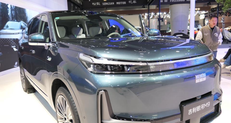 全域AI加持，大六座空间魔法，吉利银河M9的价格也很意外