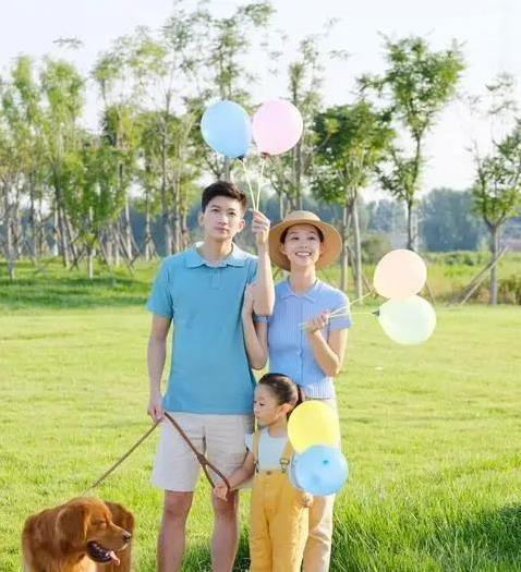 金毛犬有多招人爱?聪明又贴心,养了它家秒变欢乐窝