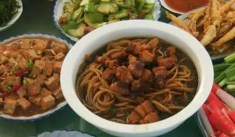 婆婆一桌好菜惊艳全家，我发朋友圈炫耀，小姑子一家却来蹭饭