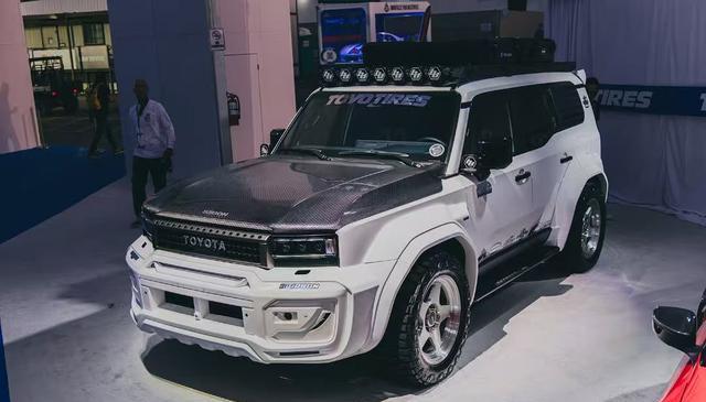 丰田普拉多TOYO东洋轮胎定制版亮相 升级宽体套件 搭配碳纤维引擎盖
