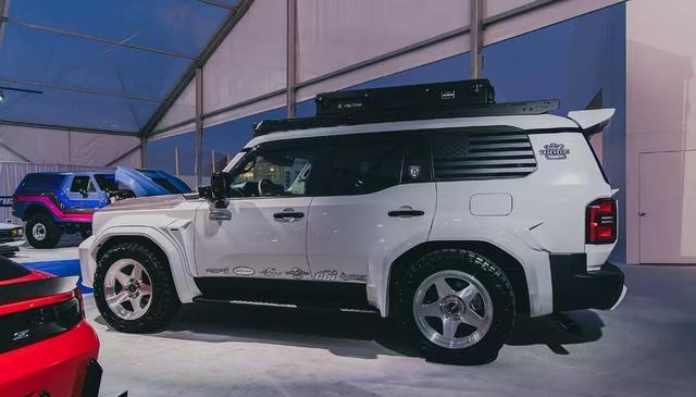 丰田普拉多TOYO东洋轮胎定制版亮相 升级宽体套件 搭配碳纤维引擎盖