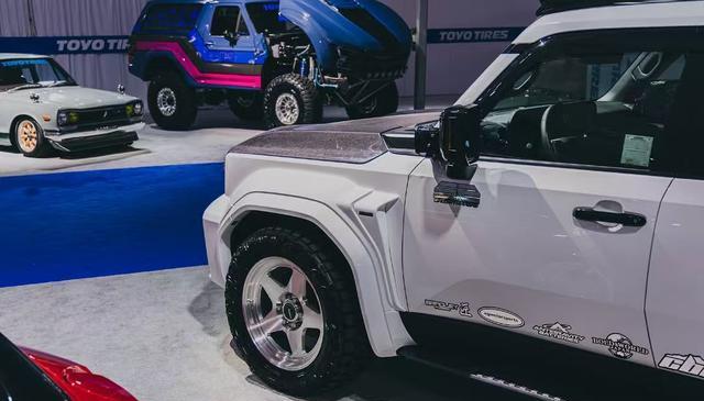 丰田普拉多TOYO东洋轮胎定制版亮相 升级宽体套件 搭配碳纤维引擎盖