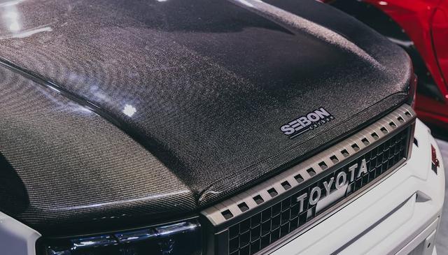 丰田普拉多TOYO东洋轮胎定制版亮相 升级宽体套件 搭配碳纤维引擎盖