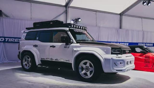 丰田普拉多TOYO东洋轮胎定制版亮相 升级宽体套件 搭配碳纤维引擎盖
