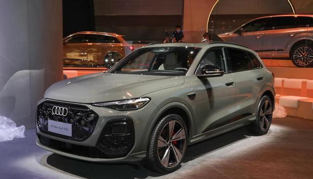 全新奥迪Q5L实车亮相,外观调整,轴距加长,全新内饰布局