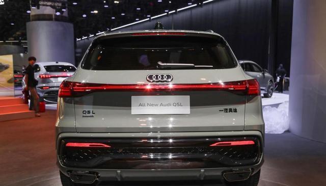 全新奥迪Q5L实车亮相,外观调整,轴距加长,全新内饰布局