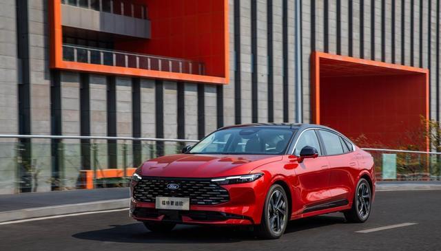 福特新蒙迪欧亮相广州车展,树立B级车市场新基准