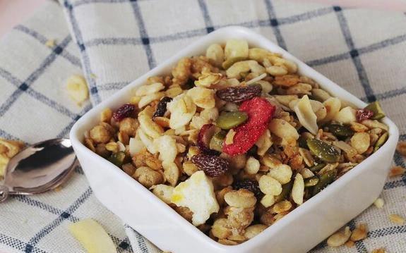 早上没空吃早餐?这款燕麦片又快又营养,你选对了吗?