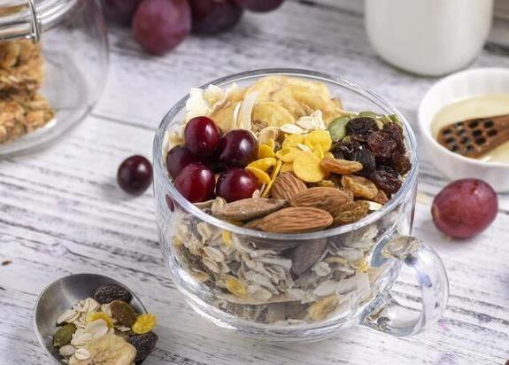 早上没空吃早餐?这款燕麦片又快又营养,你选对了吗?