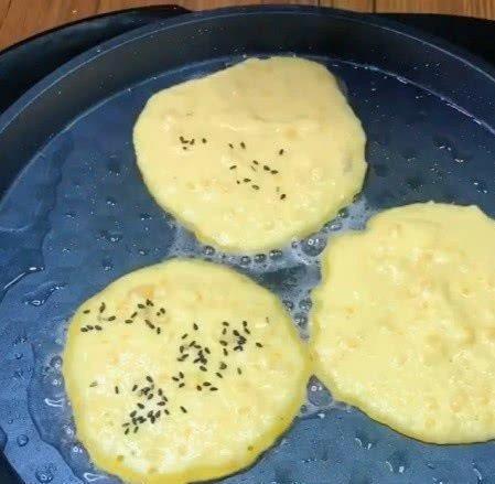 5分钟早餐神器!红薯小饼省时又营养,孩子抢着吃