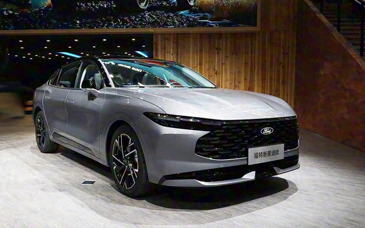 新款福特蒙迪欧实车亮相,换装新前脸,外观很年轻运动
