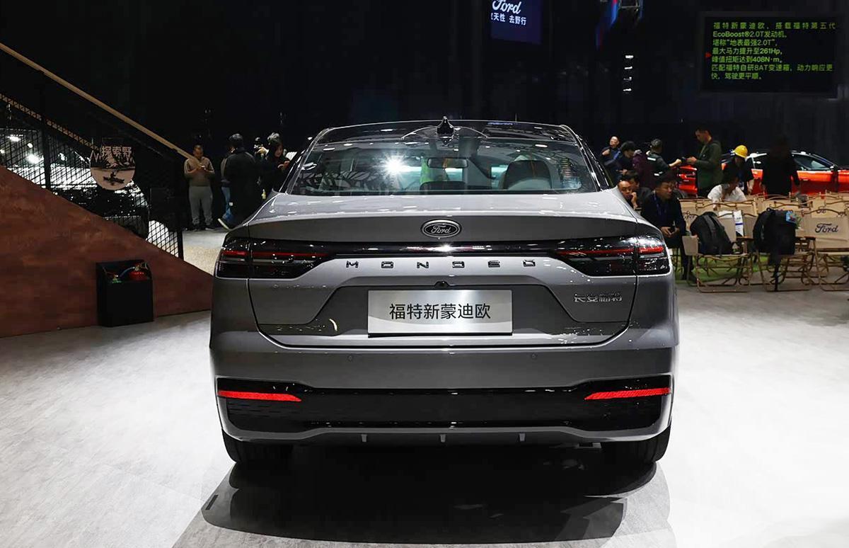 新款福特蒙迪欧实车亮相,换装新前脸,外观很年轻运动