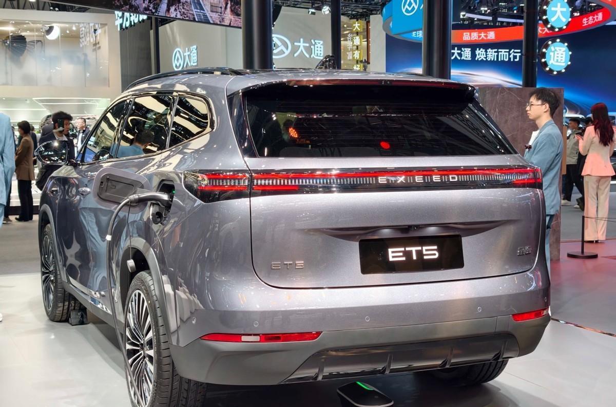 2025广州车展看星途!星途ET5凭颜值吸引,又有超强的产品力承接