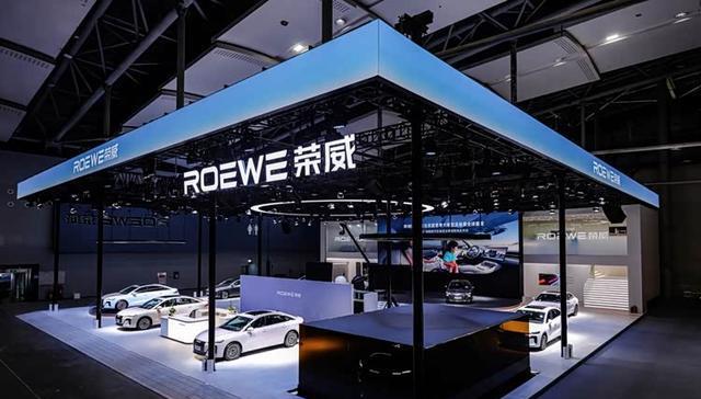 广州车展:荣威M7 DMH携“活人感”AI车机亮相炸场