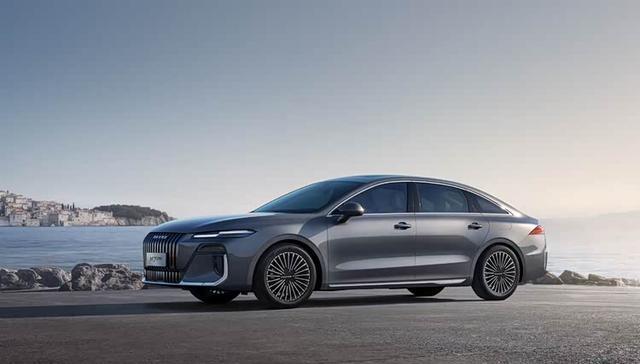 广州车展:荣威M7 DMH携“活人感”AI车机亮相炸场