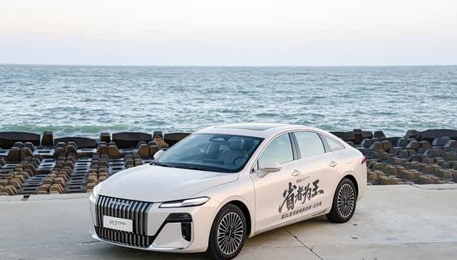 广州车展:荣威M7 DMH携“活人感”AI车机亮相炸场