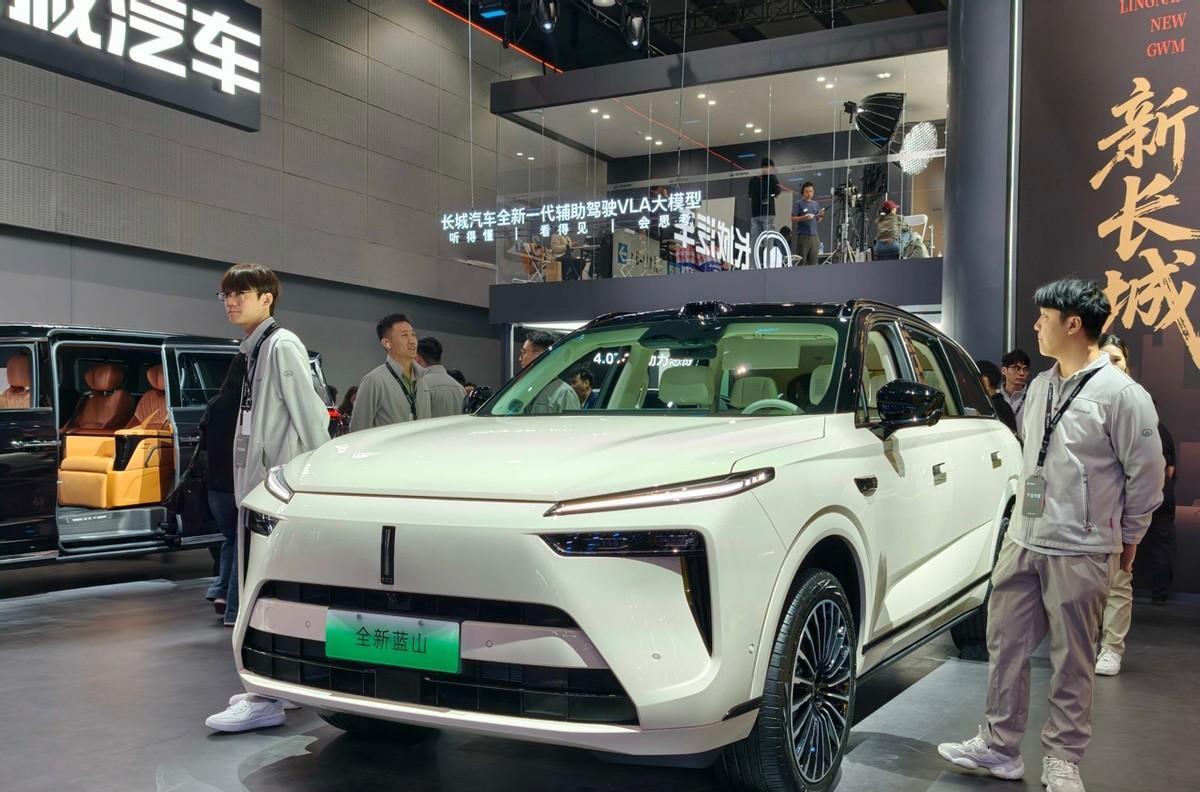 2025广州车展,魏牌很懂广州,更有VLA辅助驾驶大模型的科技进阶