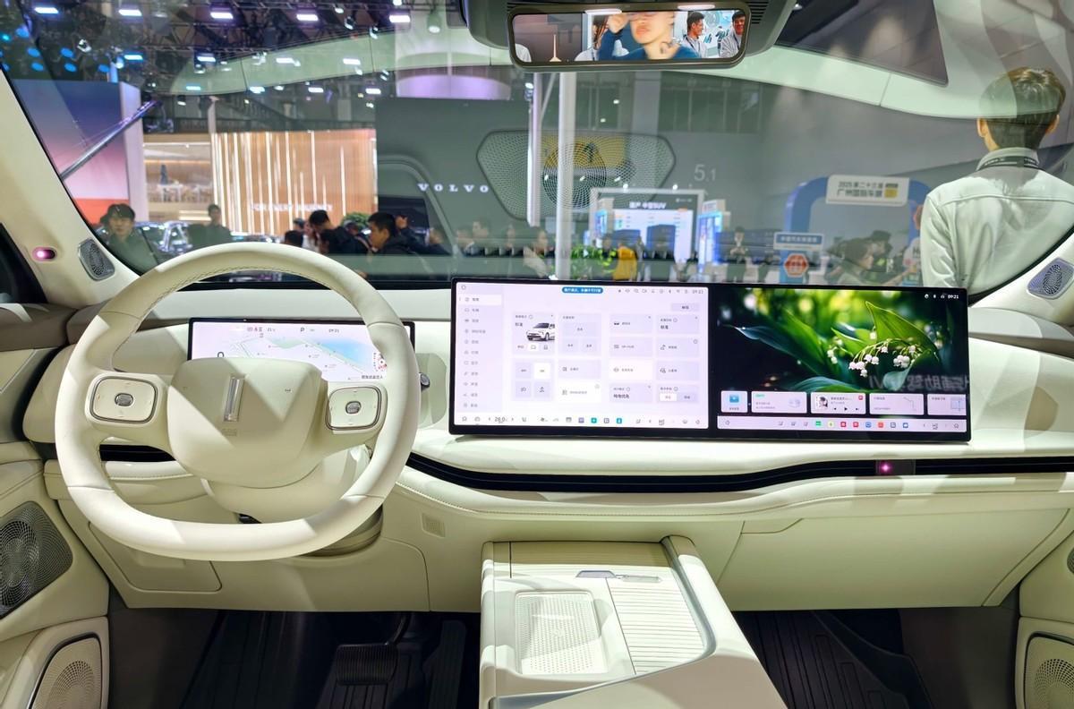 2025广州车展,魏牌很懂广州,更有VLA辅助驾驶大模型的科技进阶