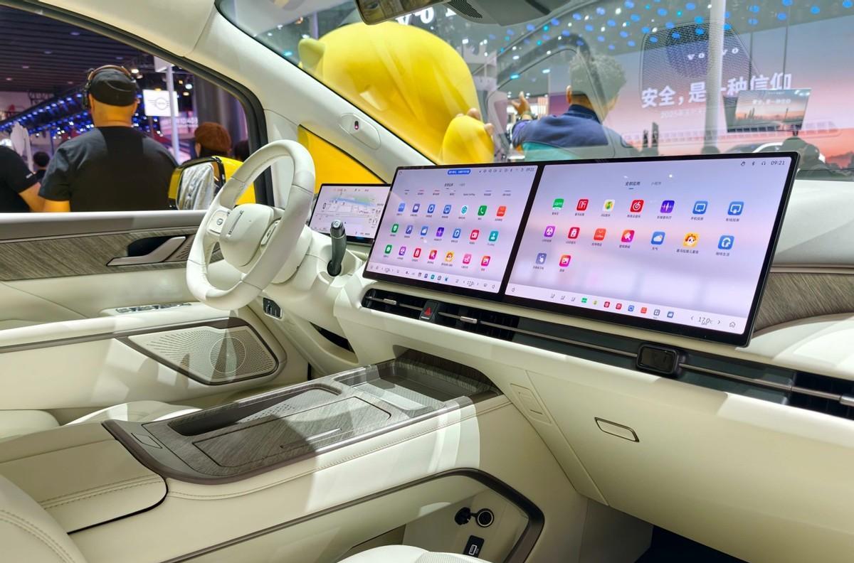 2025广州车展,魏牌很懂广州,更有VLA辅助驾驶大模型的科技进阶