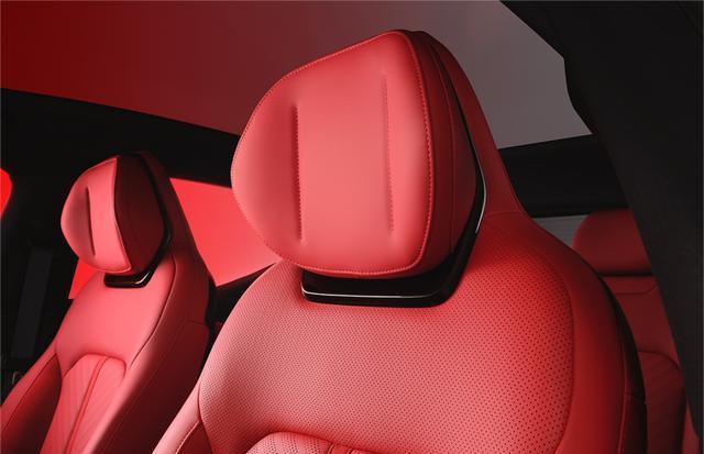 审美与实力同频!领克 Z20 曜红版成为年轻人的理想之选