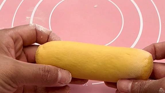 玉米面饼这样做,2个鸡蛋增香,层层酥软,出锅全家抢着吃