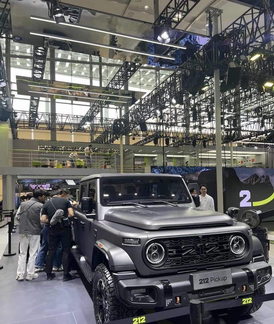 摸到212 T01皮卡时，我想起爷爷的老越野车