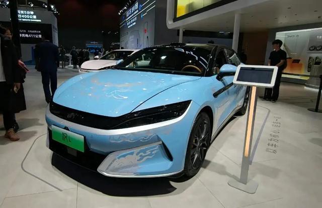 20万预备颤抖:比亚迪汉L这次升级,不只是换颜色这么简单