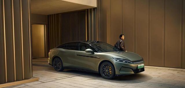 20万预备颤抖:比亚迪汉L这次升级,不只是换颜色这么简单