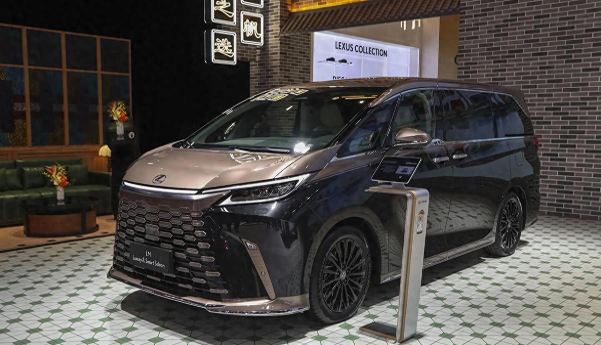 雷克萨斯LM特别版亮相,外观很霸气,侧滑门,双色车漆,2+2座椅