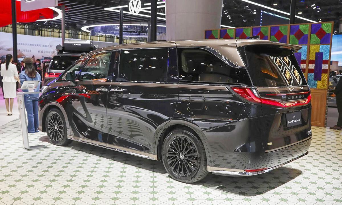 雷克萨斯LM特别版亮相,外观很霸气,侧滑门,双色车漆,2+2座椅